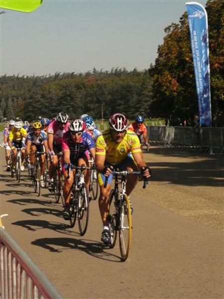 31_JL_Haustrate_en_tete_du_peloton_des_4eme_Cat_