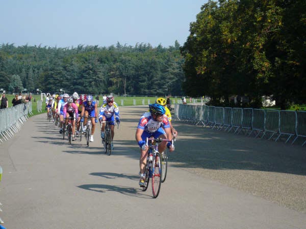 044 Roland Boucher en tête du peloton des 5ème