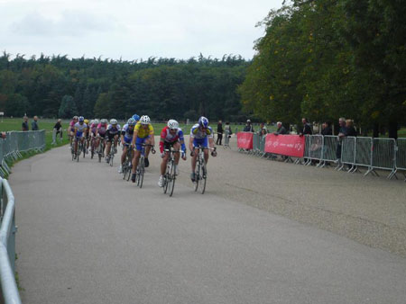 194 Le peloton des 1 et 2 est battu