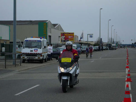 040 Joel ouvre la course des 3eme Cat.