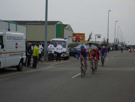 137 Toujours 8 hommes en tete