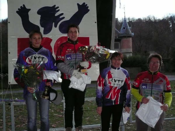 172 Podium Féminines 1ère Valérie Mercier, 2ème Floriane Freytag, 3ème Anne-Marie Magnand et 4ème Bénédicte Lachalupe