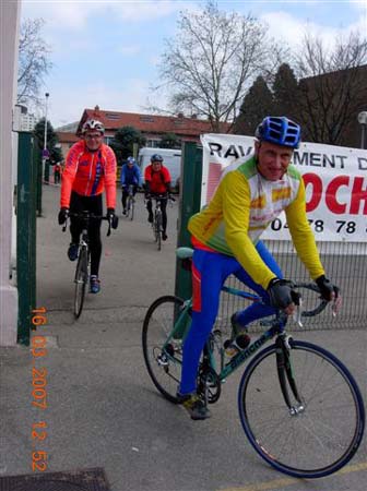 2 Arrivée_du_110km,_Jean-Paul_suivi_de_Nicolas