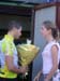 z105)_Nicolas_reçoit_le_bouquet