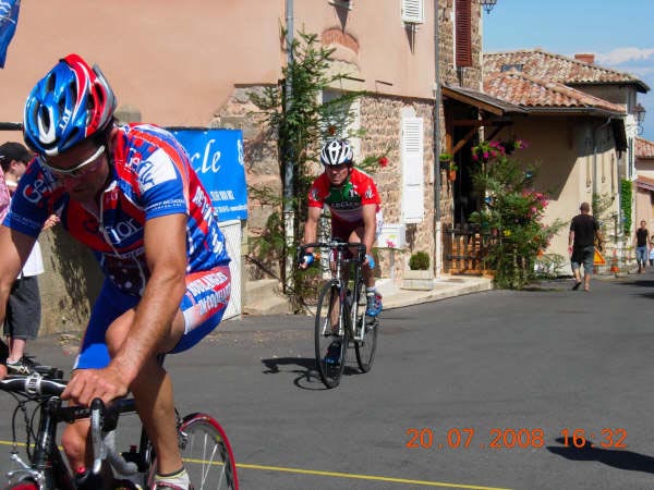 046 Arrivée de Bernard Girn 8ème en 3ème cat. et de Bernard PEREZ 6ème en 5ème cat.