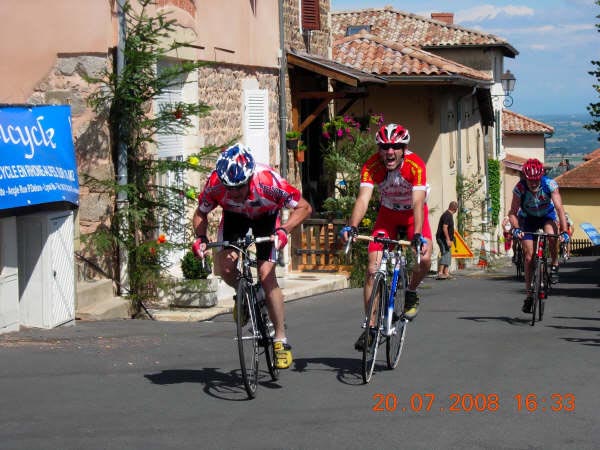 049 Sprint pour la 4ème place en 1ère et 2ème cat. remporté par David PIETRE devant Jérôme VACHER et Jacques PINTADO