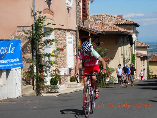 051 Arrivée de Cedric FORAY devant Roland RUBERTI 7ème et 8ème en 1ère et 2ème cat.