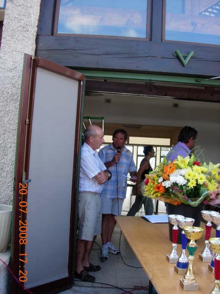 058 Monsieur Daniel BASSET Maire de la commune et Michel SALMON