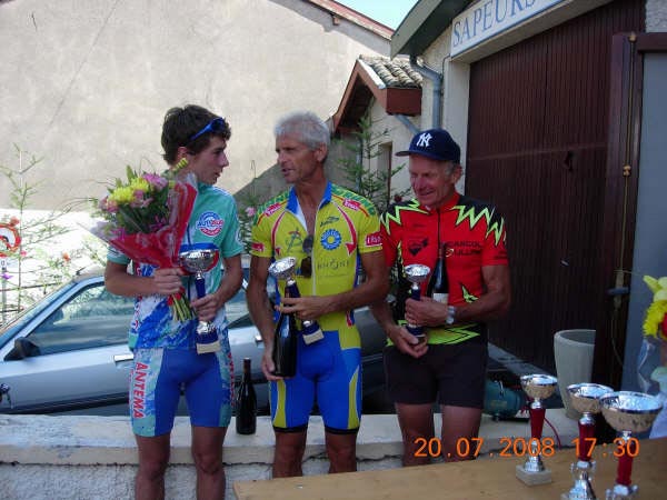 080 Le podium des 4ème cat.