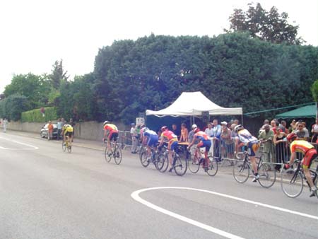 Q_peloton_des_2ème_cat__mikel_au_centre