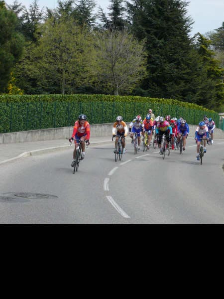 41 Christain en tête du peloton des 5ème Cat.